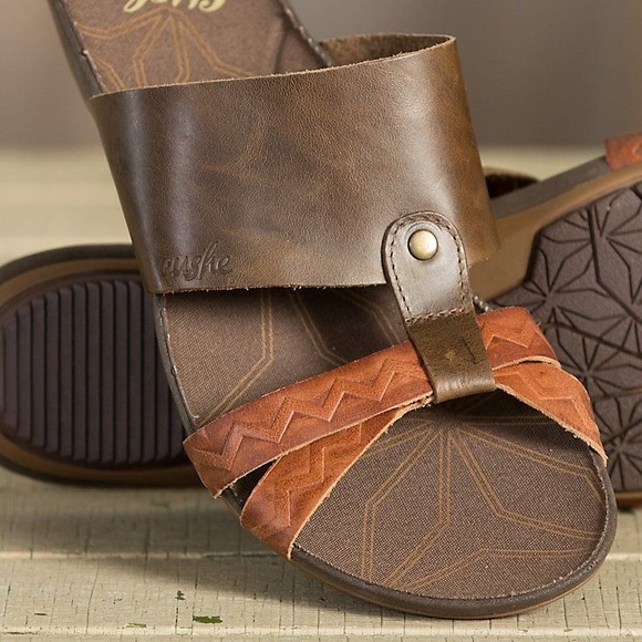 Cushe Mellow Coquira Leather Slip On Sandals 9 - Picture 2 of 8